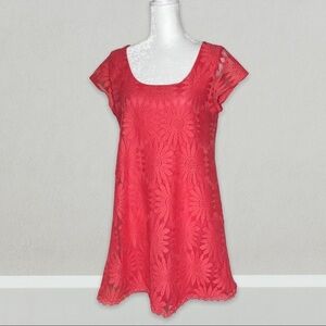 Socialite Lace Overlay Dress Size M Coral Pink Shift Cap Sleeves Scoop Neck